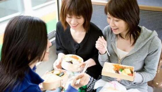 如何解決都市商務區(qū)員工午餐問題